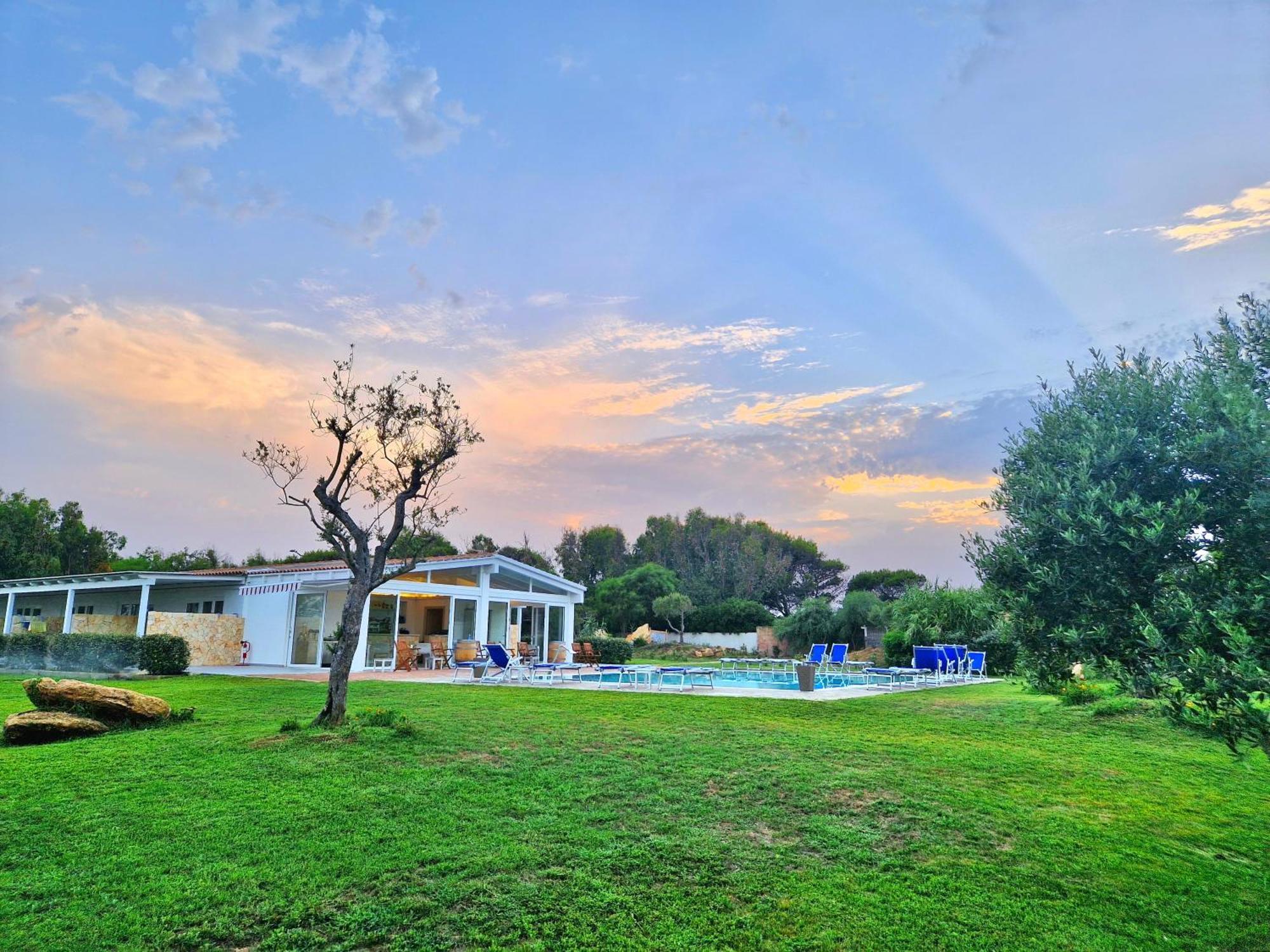 Hotel With Swimming Pool Near Stintino Just 300 Mt From The Beach Esterno foto